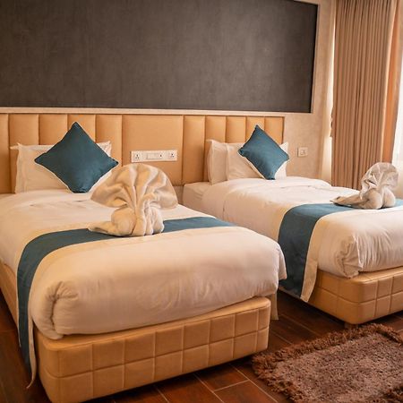 Hotel Black Diamond - Transit Point Inside Hotel กาฐมาณฑุ ภายนอก รูปภาพ