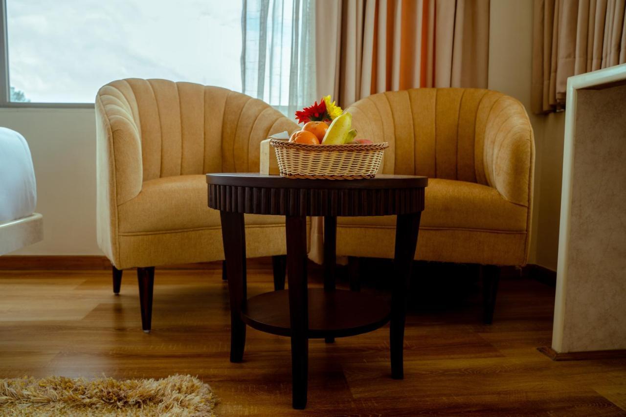 Hotel Black Diamond - Transit Point Inside Hotel กาฐมาณฑุ ภายนอก รูปภาพ