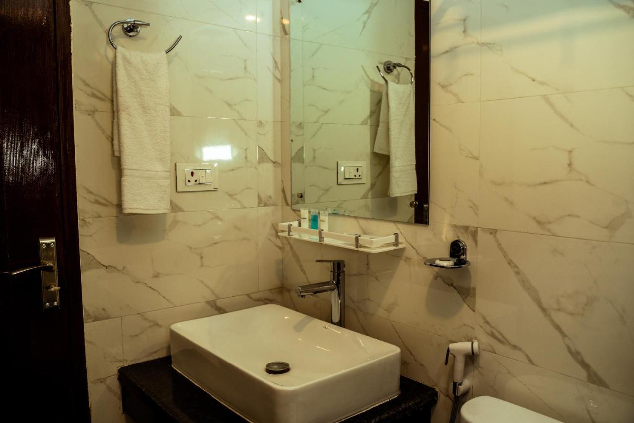 Hotel Black Diamond - Transit Point Inside Hotel กาฐมาณฑุ ภายนอก รูปภาพ