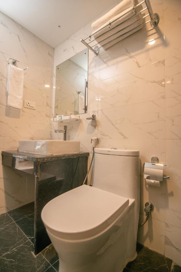 Hotel Black Diamond - Transit Point Inside Hotel กาฐมาณฑุ ภายนอก รูปภาพ