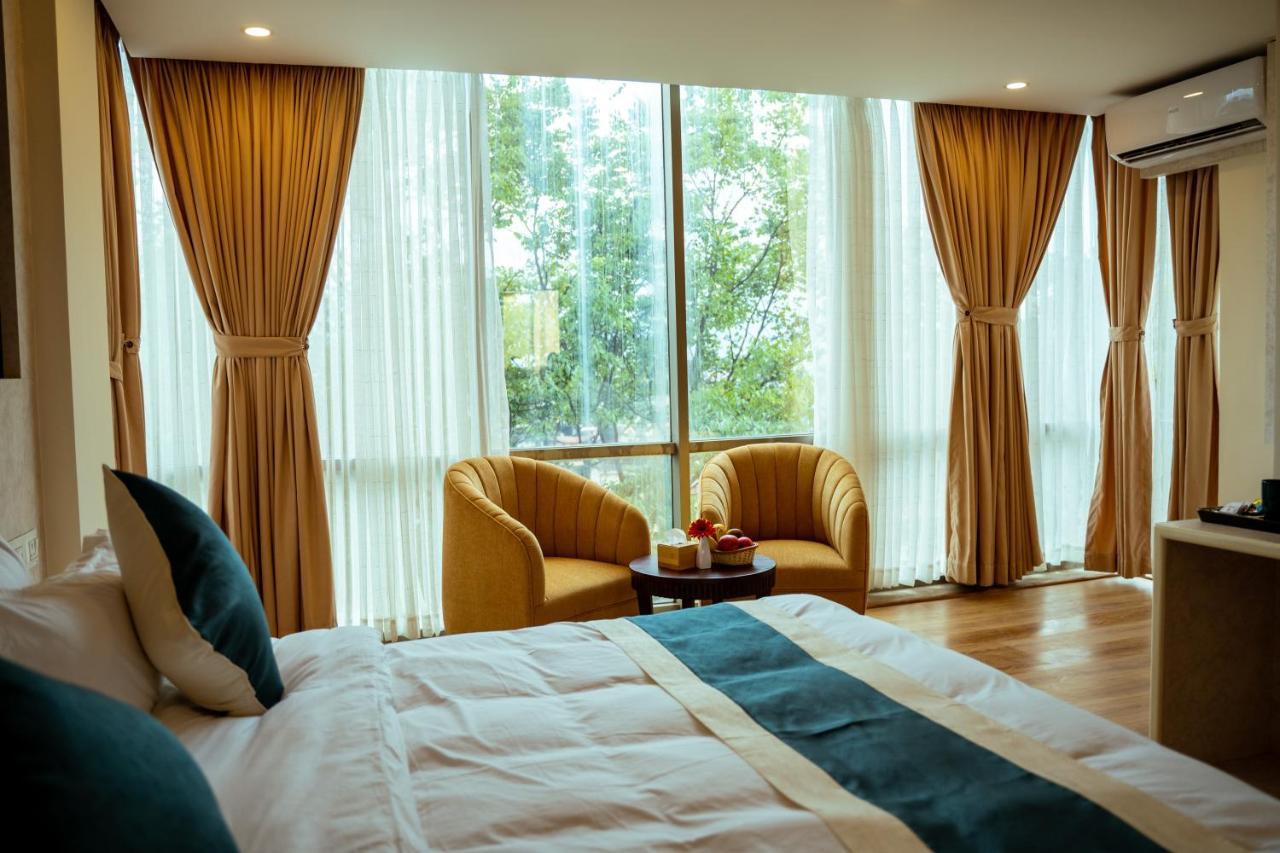 Hotel Black Diamond - Transit Point Inside Hotel กาฐมาณฑุ ภายนอก รูปภาพ