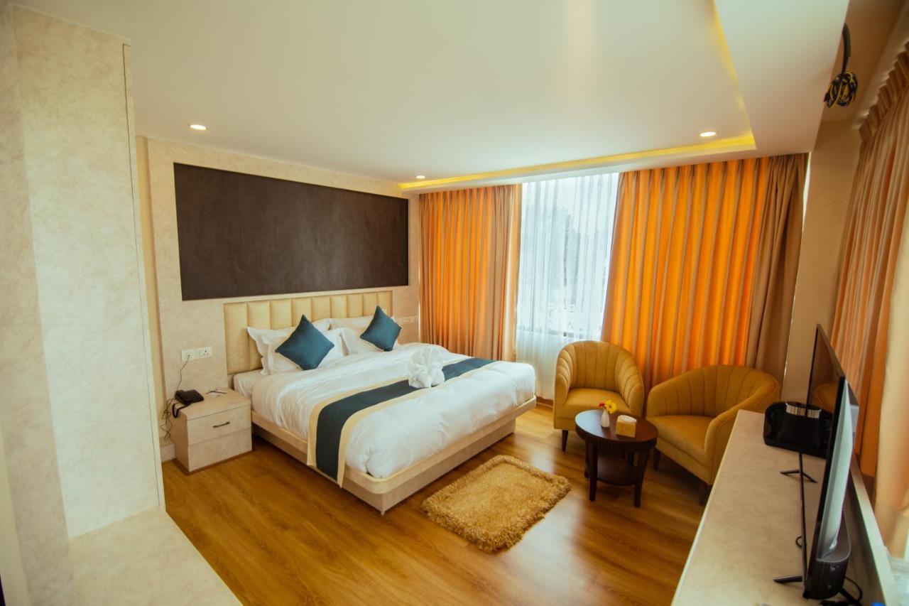 Hotel Black Diamond - Transit Point Inside Hotel กาฐมาณฑุ ภายนอก รูปภาพ