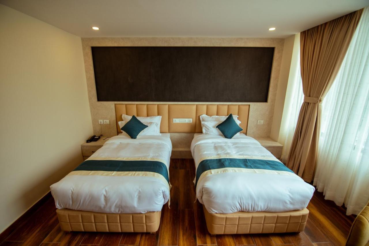 Hotel Black Diamond - Transit Point Inside Hotel กาฐมาณฑุ ภายนอก รูปภาพ