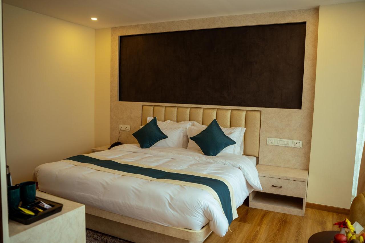Hotel Black Diamond - Transit Point Inside Hotel กาฐมาณฑุ ภายนอก รูปภาพ