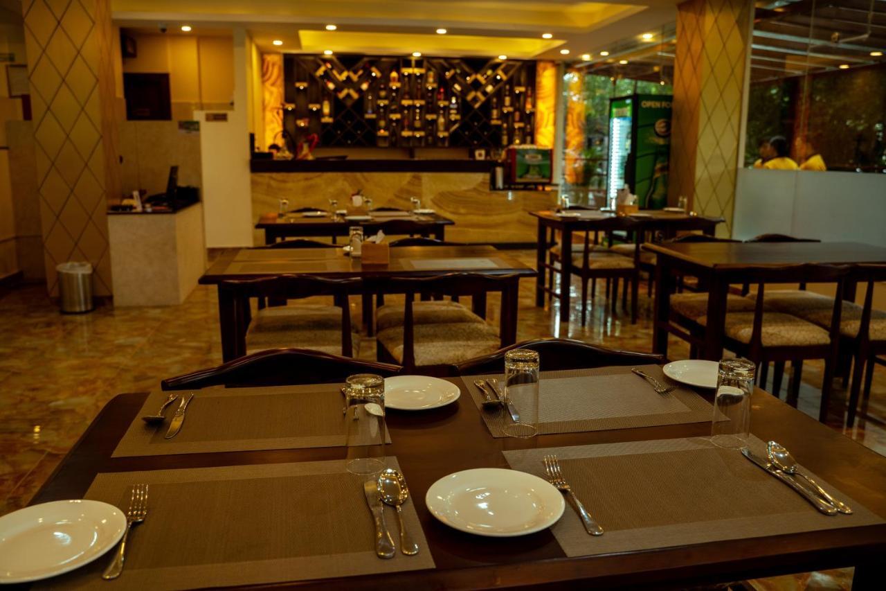 Hotel Black Diamond - Transit Point Inside Hotel กาฐมาณฑุ ภายนอก รูปภาพ