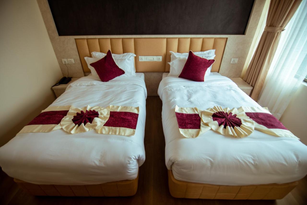 Hotel Black Diamond - Transit Point Inside Hotel กาฐมาณฑุ ภายนอก รูปภาพ