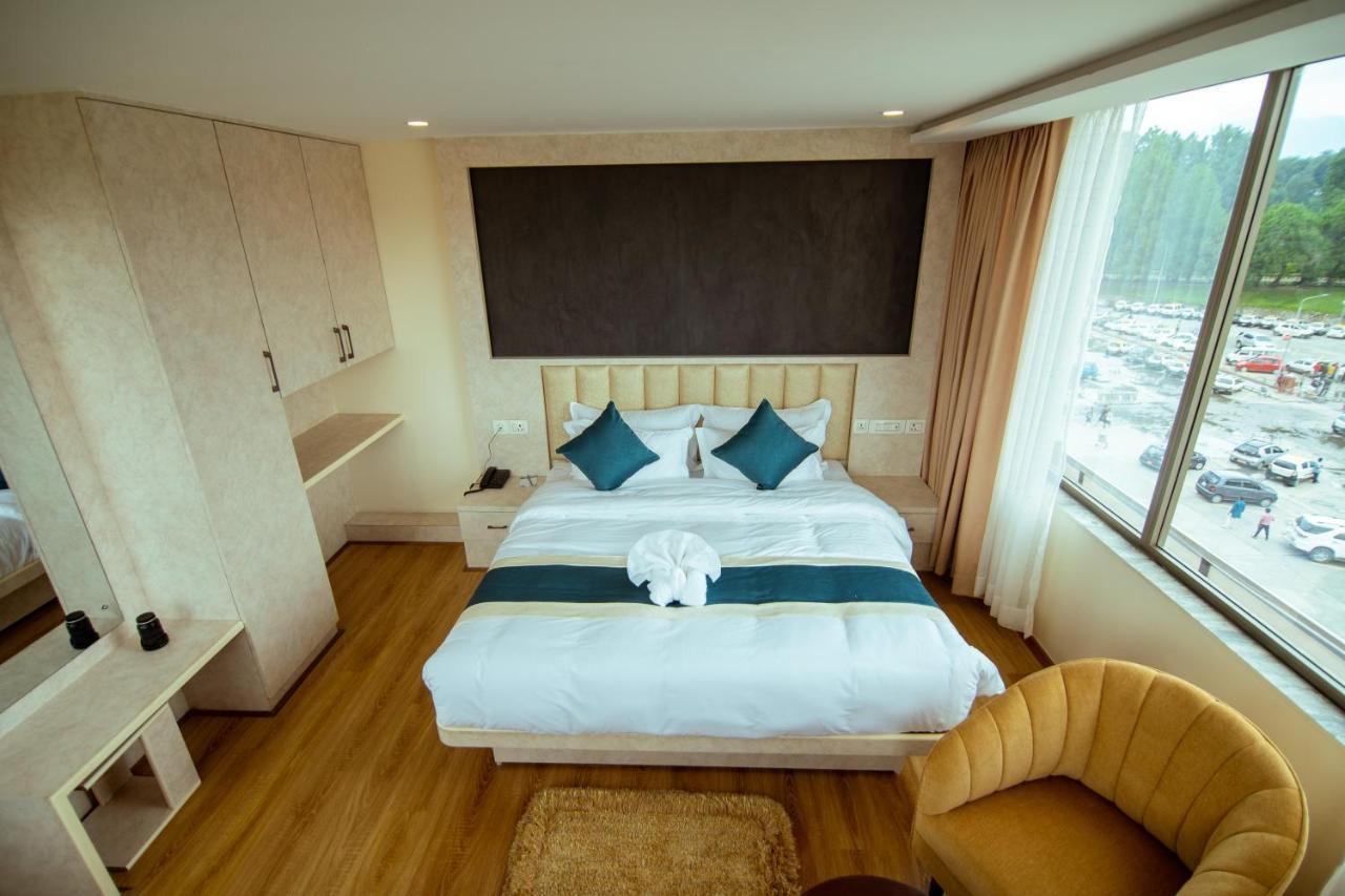 Hotel Black Diamond - Transit Point Inside Hotel กาฐมาณฑุ ภายนอก รูปภาพ