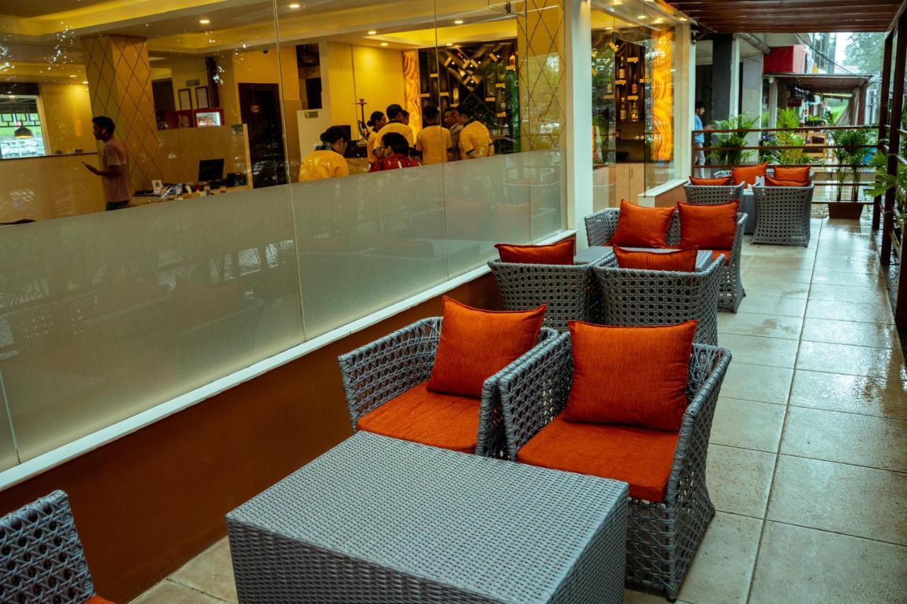 Hotel Black Diamond - Transit Point Inside Hotel กาฐมาณฑุ ภายนอก รูปภาพ