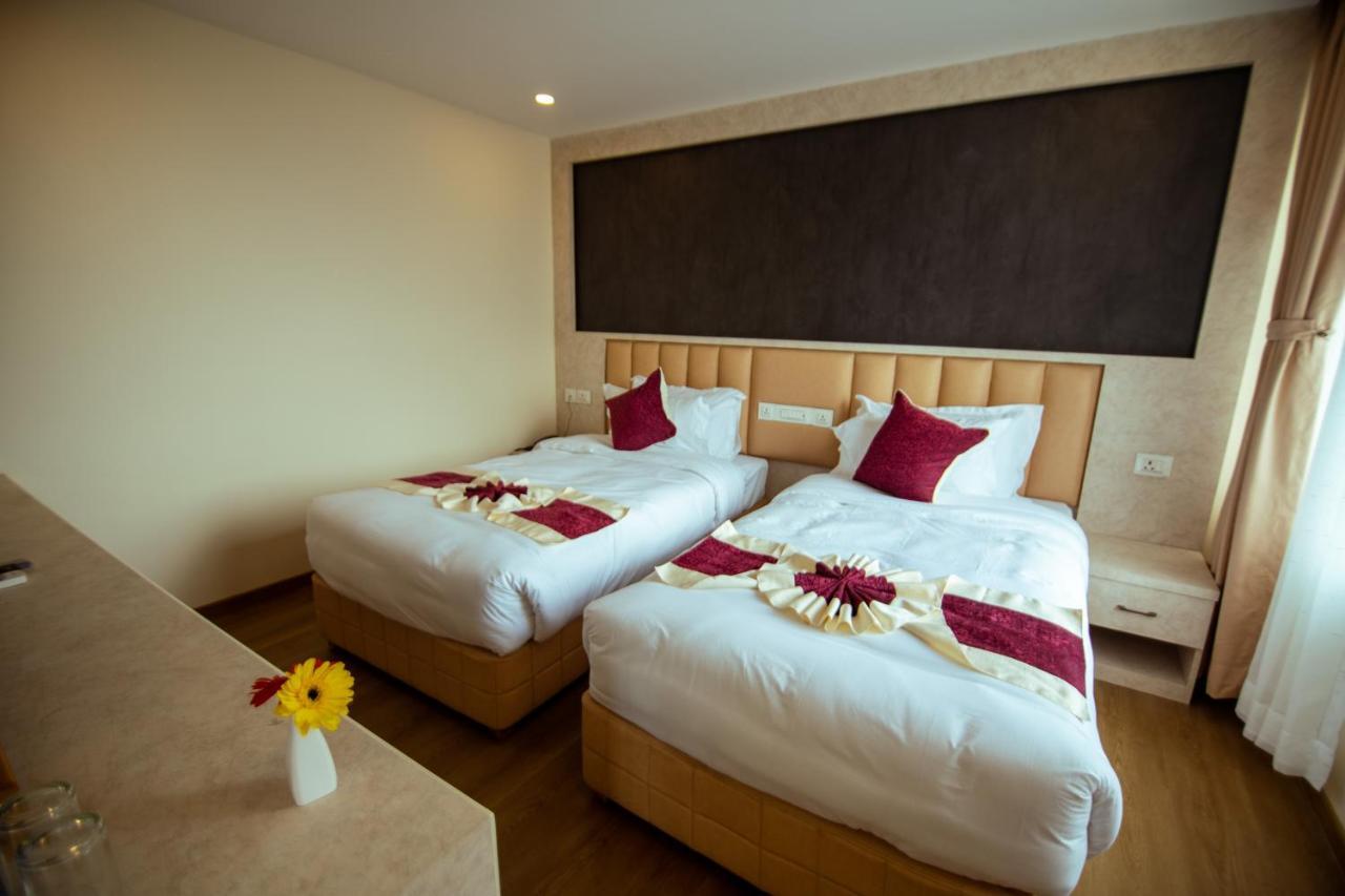 Hotel Black Diamond - Transit Point Inside Hotel กาฐมาณฑุ ภายนอก รูปภาพ
