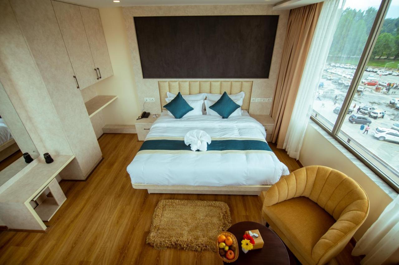 Hotel Black Diamond - Transit Point Inside Hotel กาฐมาณฑุ ภายนอก รูปภาพ
