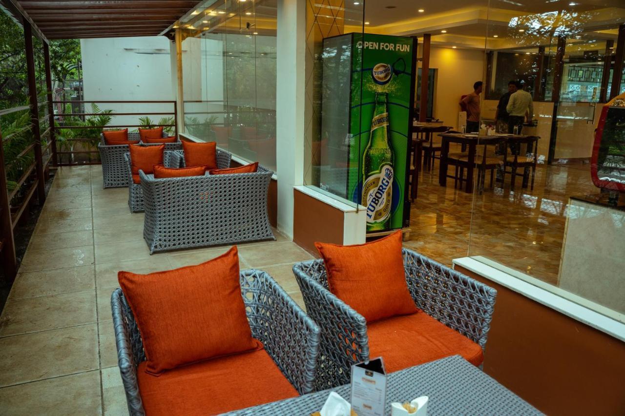 Hotel Black Diamond - Transit Point Inside Hotel กาฐมาณฑุ ภายนอก รูปภาพ
