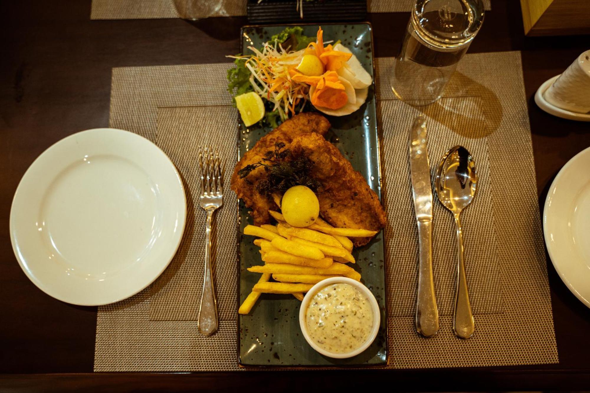 Hotel Black Diamond - Transit Point Inside Hotel กาฐมาณฑุ ภายนอก รูปภาพ