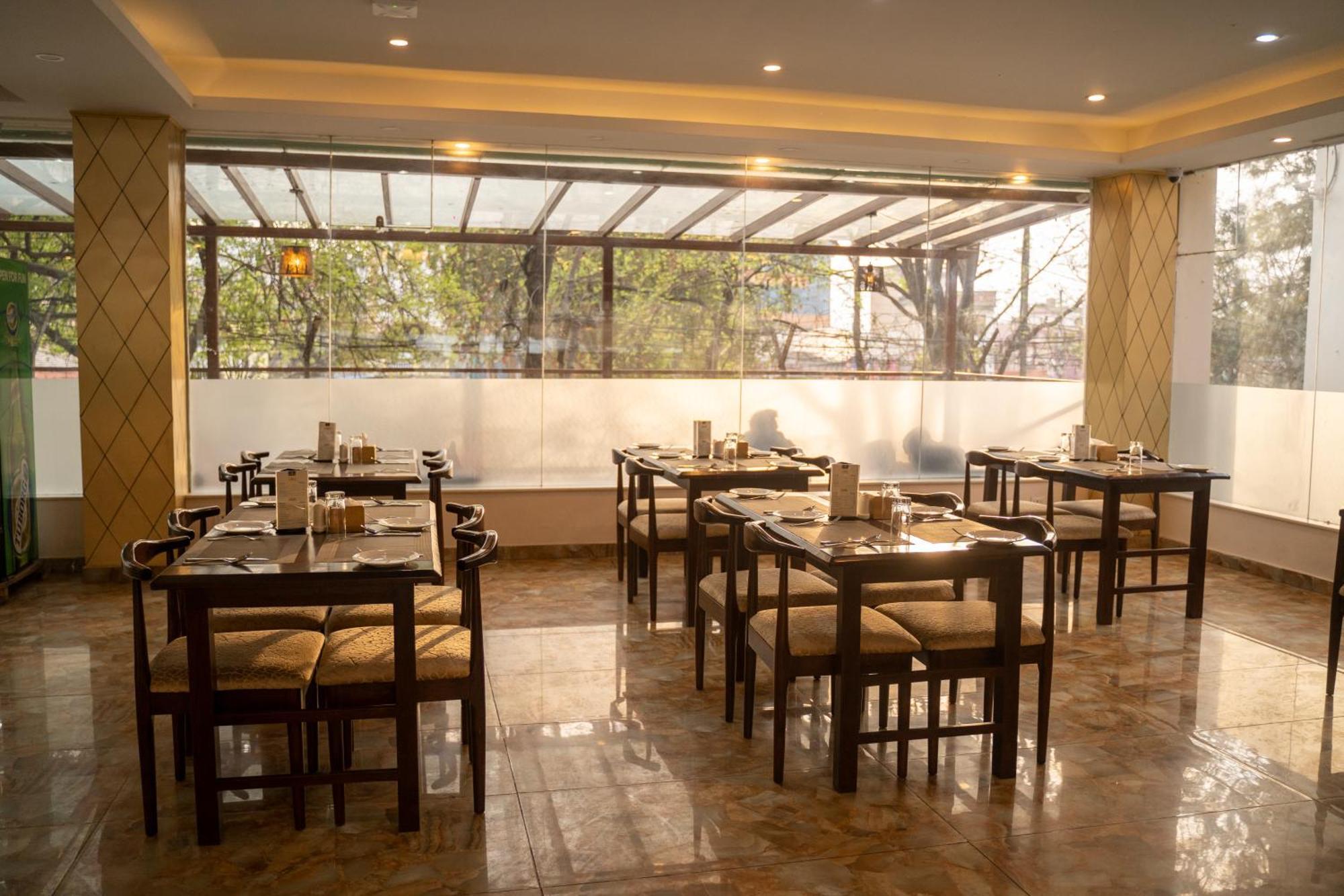 Hotel Black Diamond - Transit Point Inside Hotel กาฐมาณฑุ ภายนอก รูปภาพ