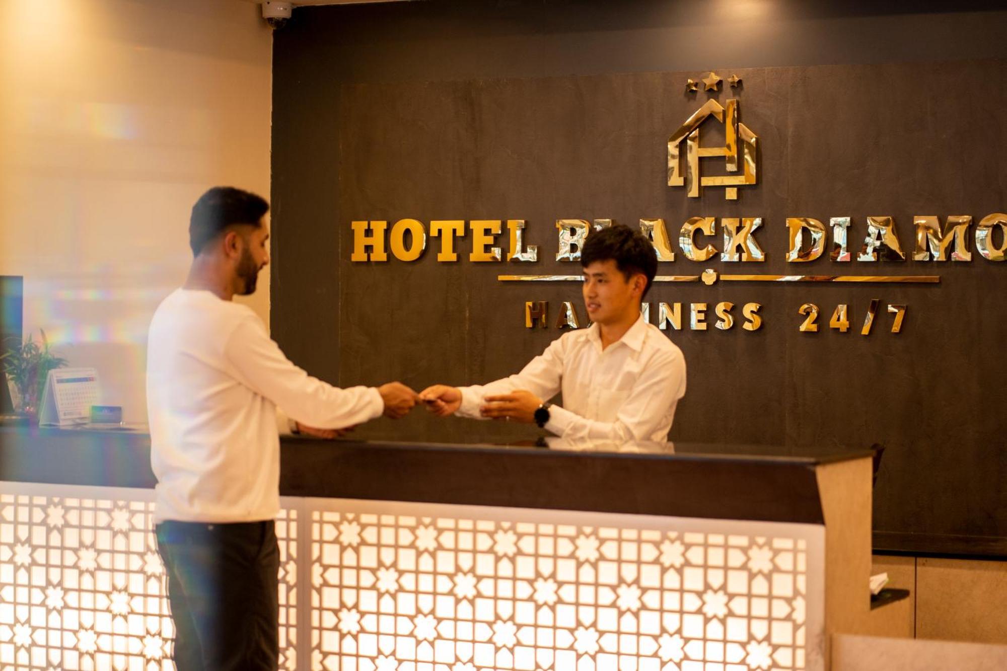 Hotel Black Diamond - Transit Point Inside Hotel กาฐมาณฑุ ภายนอก รูปภาพ