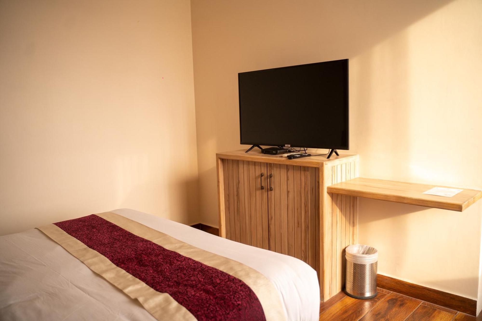 Hotel Black Diamond - Transit Point Inside Hotel กาฐมาณฑุ ภายนอก รูปภาพ